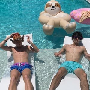 Meet your Posher, Henry